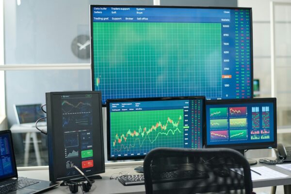 Patent Landscaping & Trend Analysis Studio